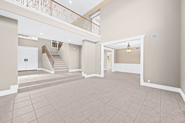 Building Photo - Elegant Dream Escape - Hills of Studio City