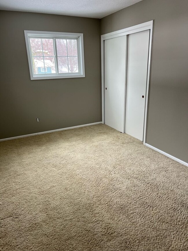 Building Photo - Rent $1850; 4 Bed ranch style home