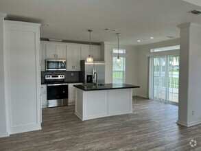 Building Photo - 568 Plaza Del Sol