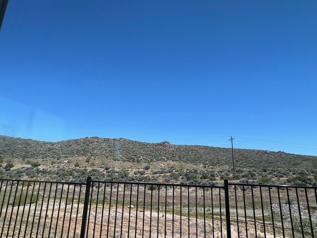 Building Photo - SINGLE STORY | 4 -bedrooms |3 baths | 1877...