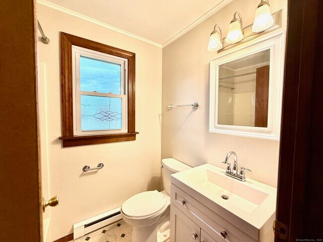 Building Photo - 56 Smith St