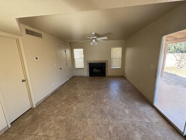 Building Photo - Eastside 4-bedroom 2.5-bathroom home with community pool