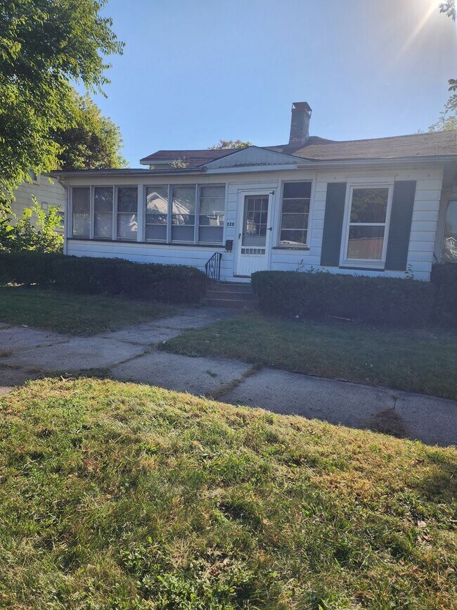 Primary Photo - 220 S Bond St