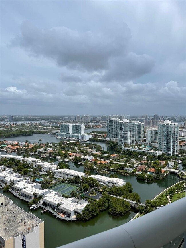 Building Photo - 15901 Collins Ave