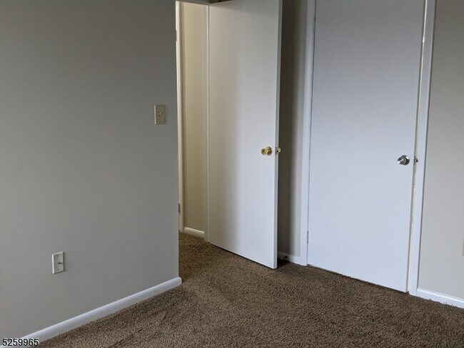 Building Photo - 5113 Ravens Crest Dr