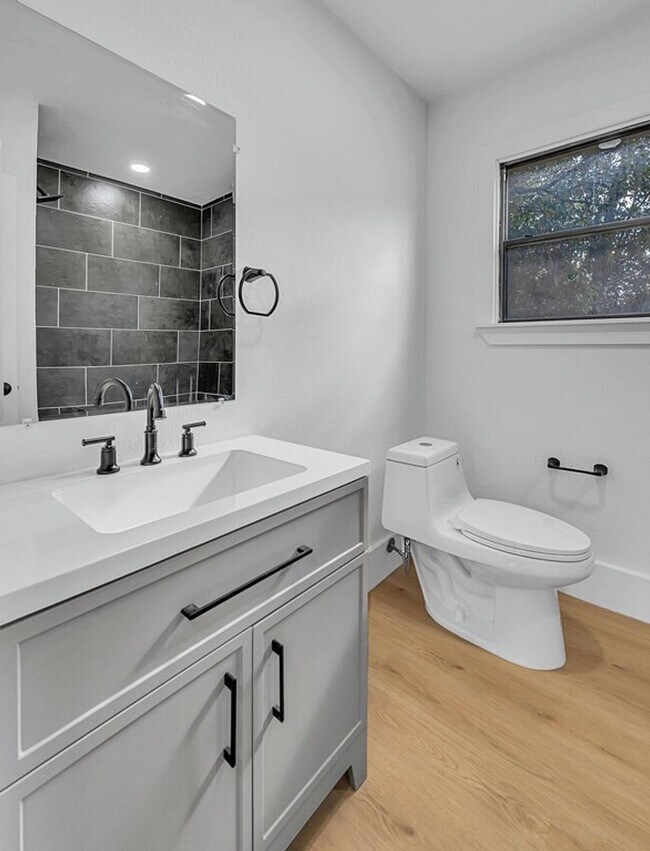 Building Photo - Well-maintained 2BD 1BA Home in Waco - Available in March!