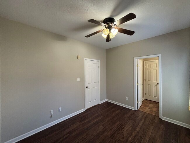 Building Photo - 152 Brighton Village Loop