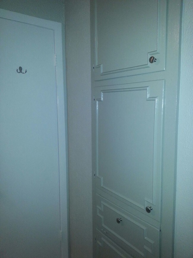 Building Photo - 3406 Dolphin Dr