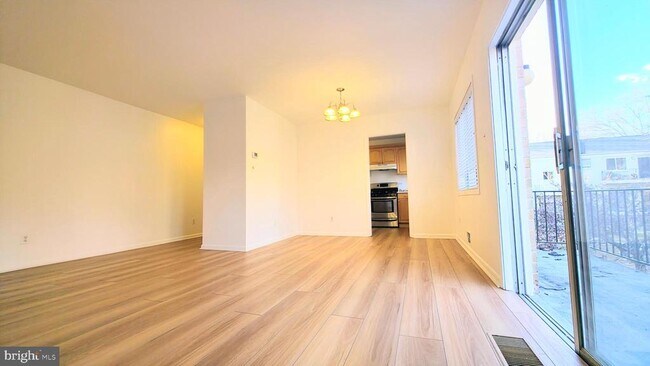 Building Photo - 10636 Montrose Ave