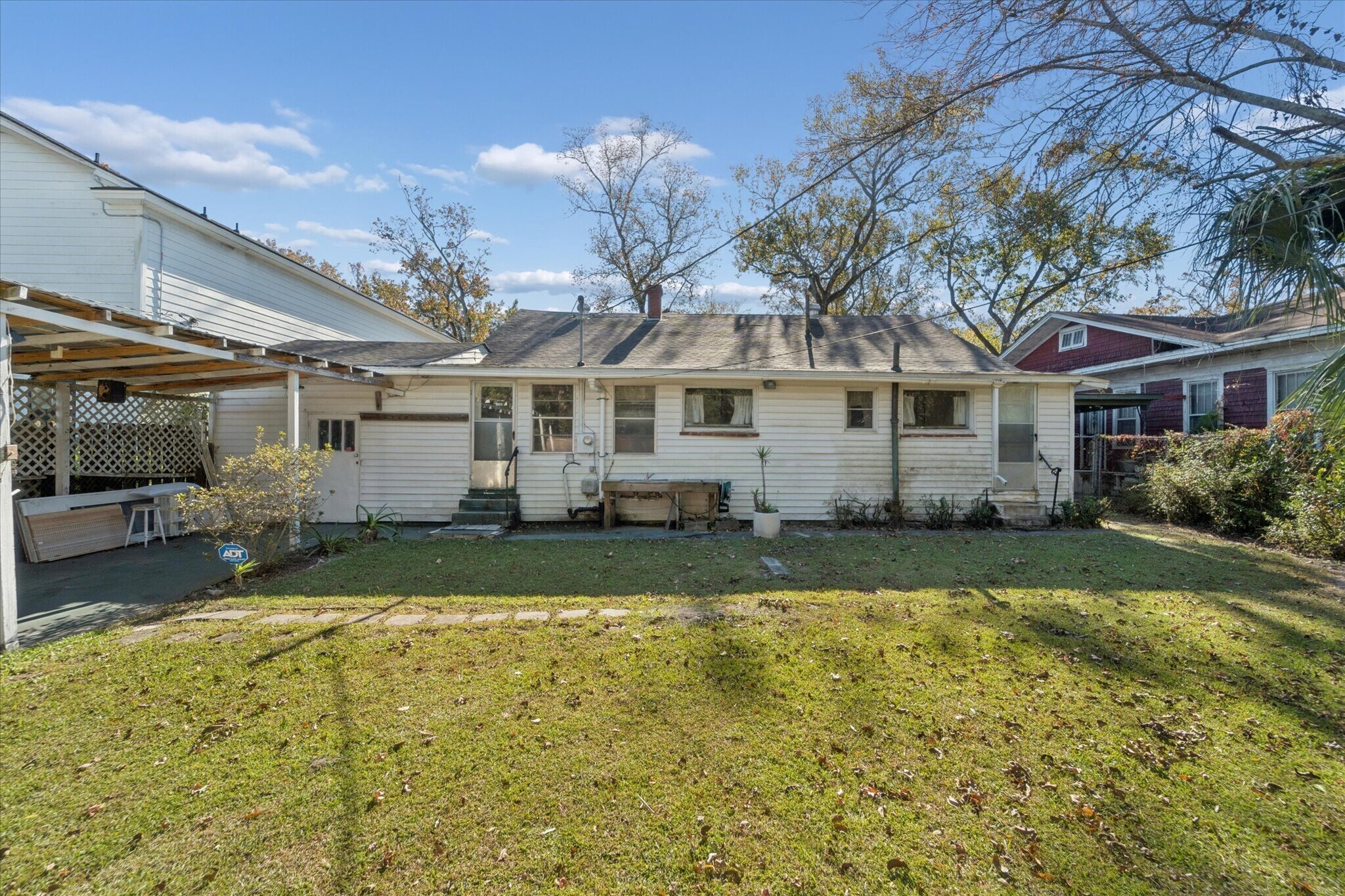 Building Photo - 742 E Park Ave