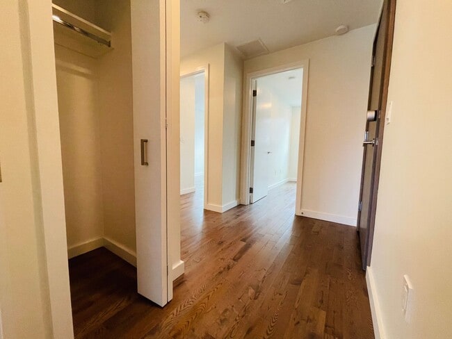 Building Photo - Jamaica Plain 2 bedroom w/garage parking a...