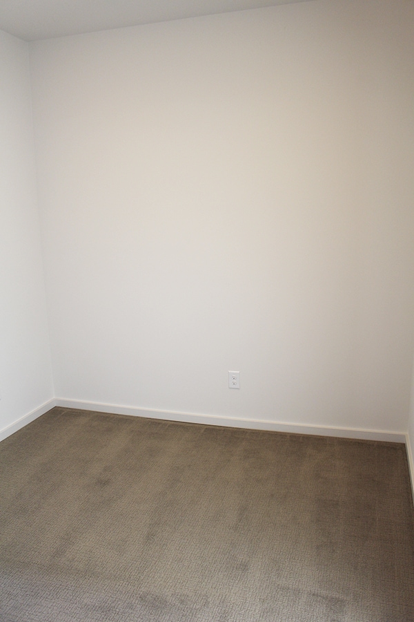 Building Photo - CROWN HILL TOWNHOME W HIGH END FINISHES & ...