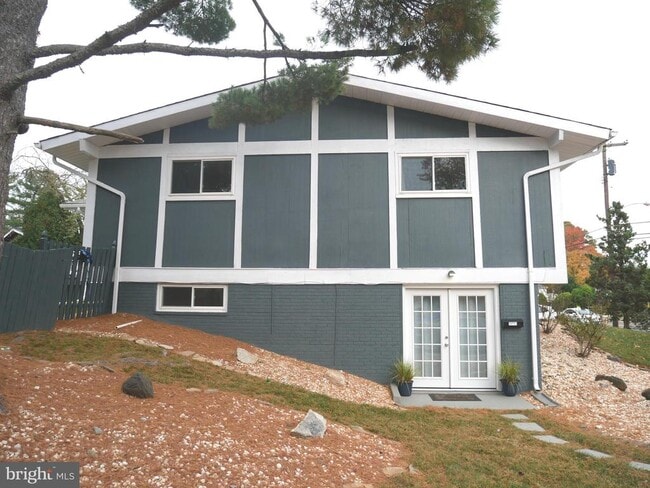 Building Photo - 1805 Arcola Ave