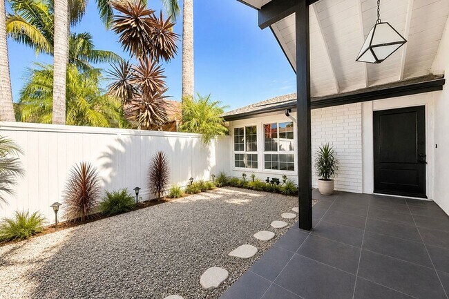 Building Photo - Sought After Mesa Verde Home