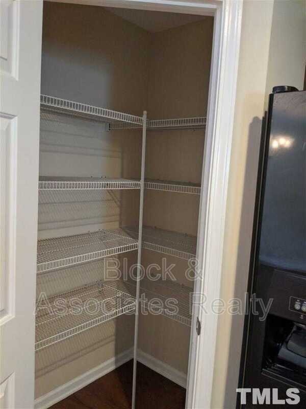 Building Photo - 8829 Thornton Town Pl