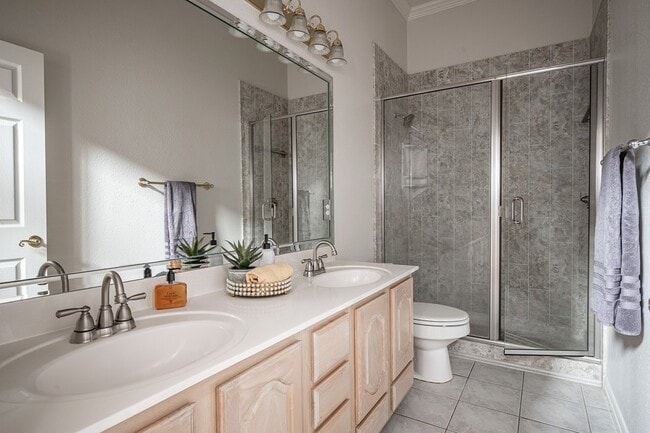 Building Photo - 7712 Lakecrest Cir