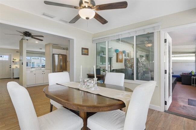 Building Photo - 731 44th Ave NE