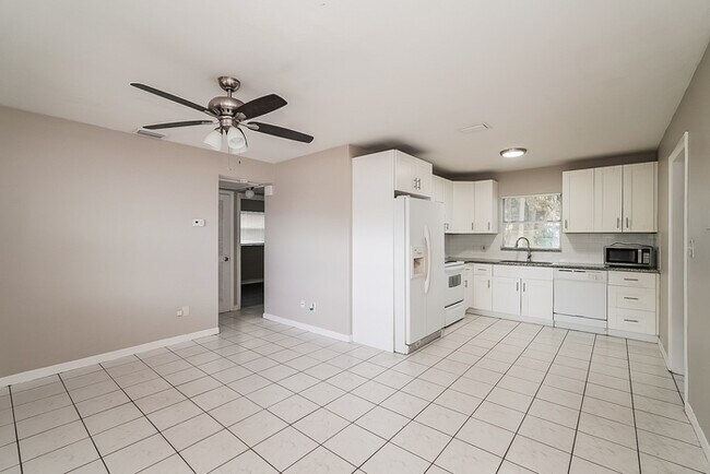 Building Photo - Welcoming 3-Bedroom Home in St. Petersburg, FL