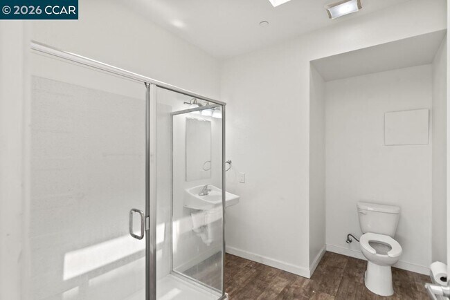 Building Photo - 646 Hegenberger Rd