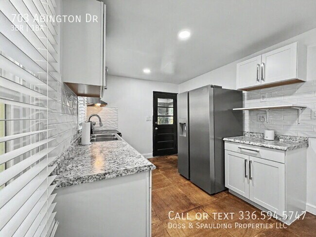 Building Photo - 703 Abington Dr