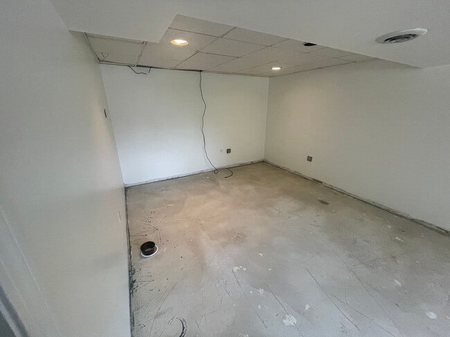 Building Photo - 3 Bedroom on a Large Plot