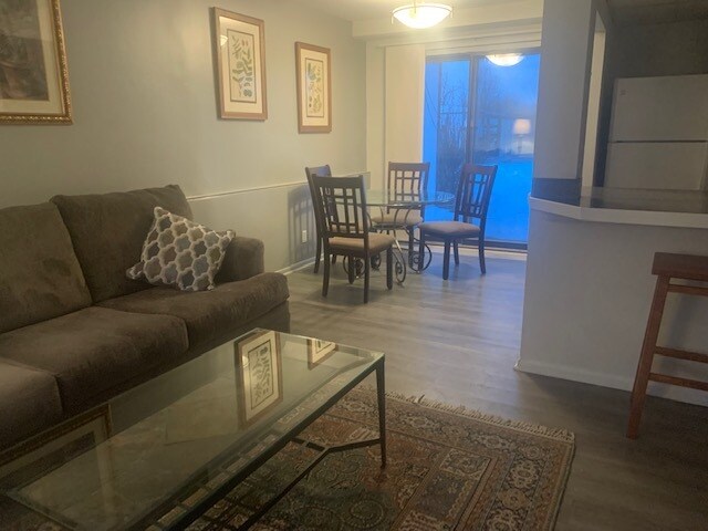 Building Photo - 2065 Libertyville Rd