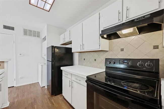 Building Photo - 4500 E Oltorf St