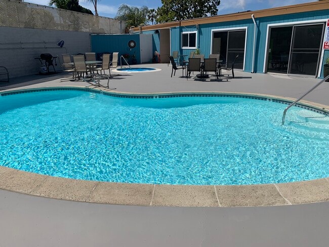 Building Photo - 3606 Vista Rey
