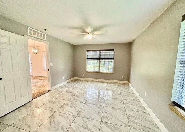 Building Photo - 4-Bedroom / 2-Bathroom Home in Palm Coast