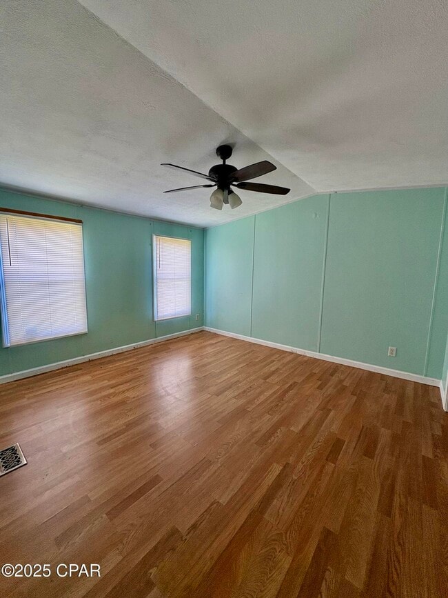 Building Photo - 124 N Berthe Ave