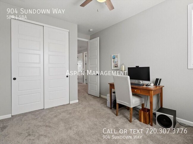 Building Photo - 904 Sundown Way