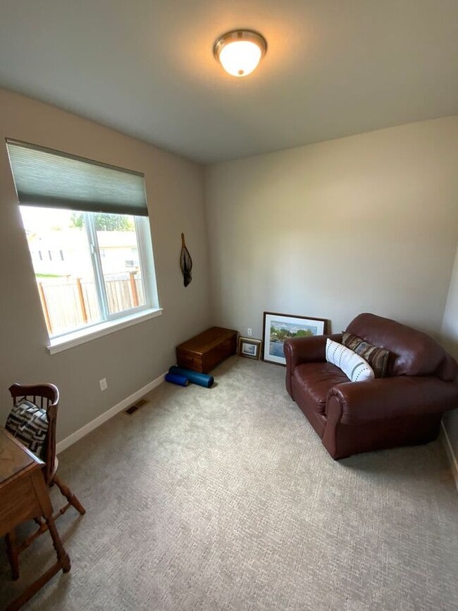 Building Photo - Centralia 4bdr brand new home 2 garage & s...