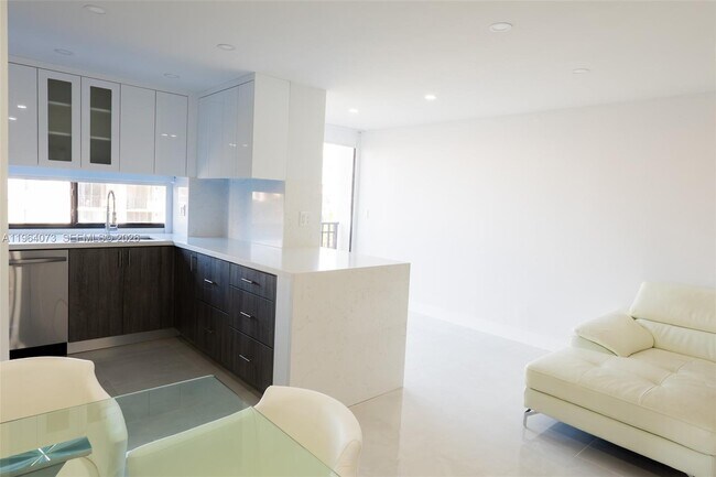 Building Photo - 17021 N Bay Rd