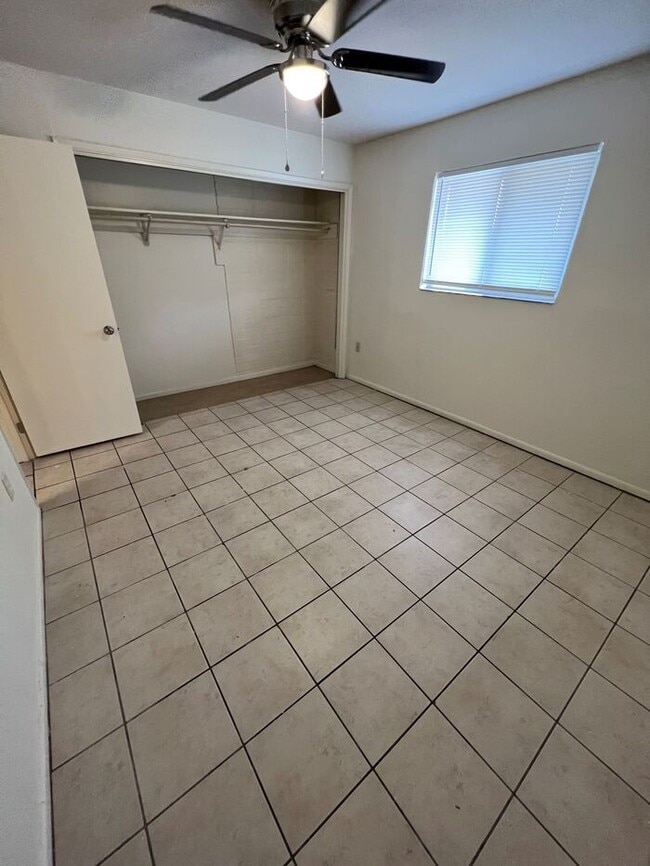 Building Photo - Town Home For Rent