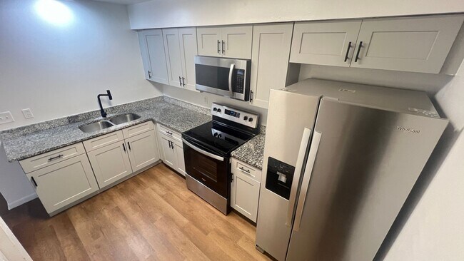 Building Photo - 2/2 Quiet and Cozy Palm Bay Unit AVAILABLE NOW! - $300 DISCOUNT AVAILABLE!