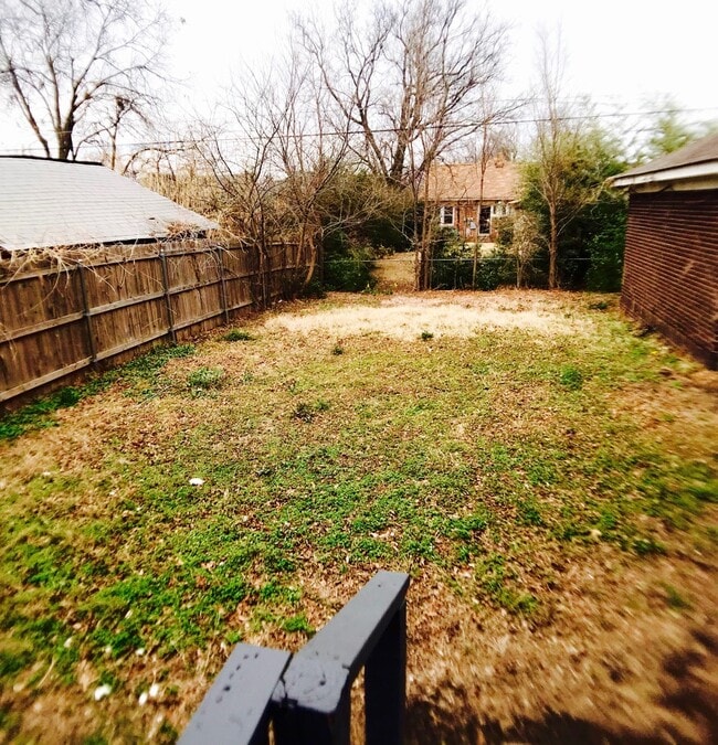 Building Photo - Charming 2BD 1BA Duplex in Crestwood!!