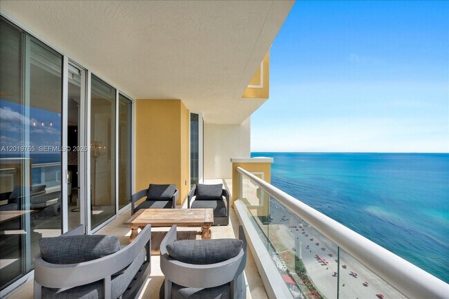 Building Photo - 17875 Collins Ave