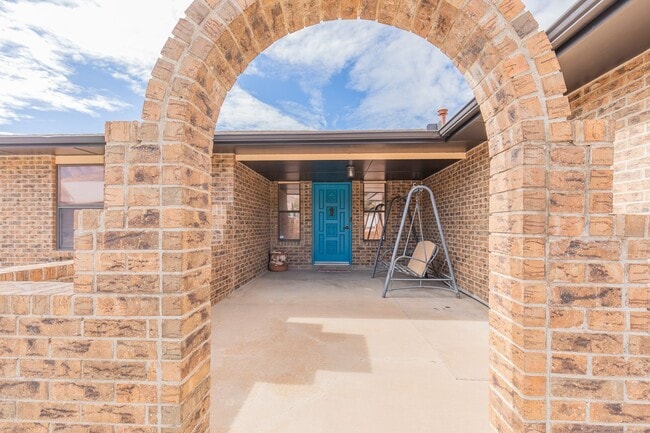 Building Photo - Charming 3 Bedroom 2 Bathroom - Spacious & Fenced Backyard