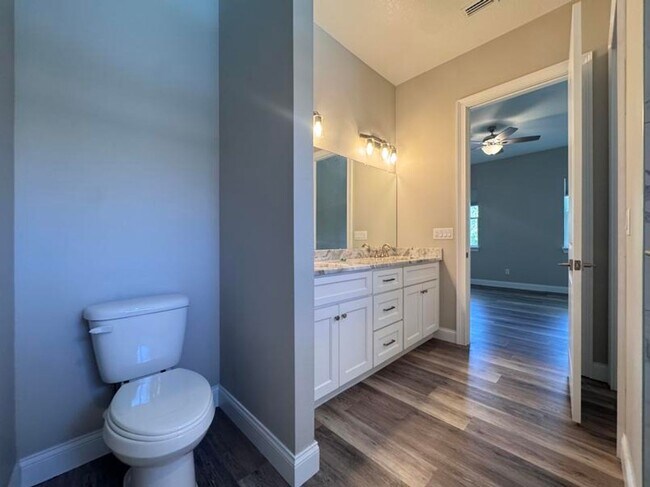 Building Photo - 4 Bedroom in Tomoka View