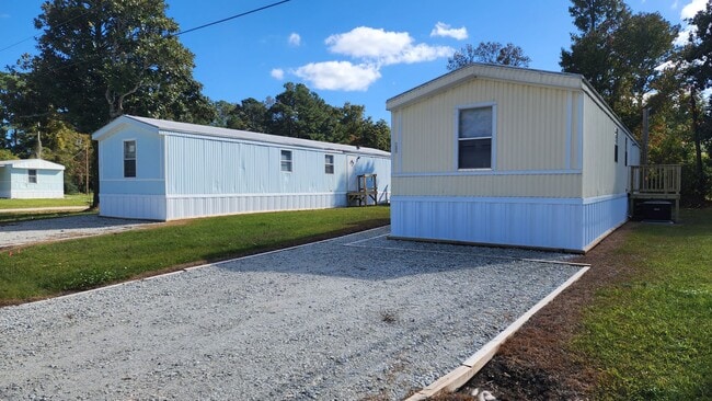 Building Photo - 132 Littleton St