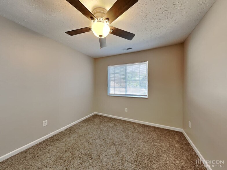 Building Photo - 2445 Grand Fir Dr
