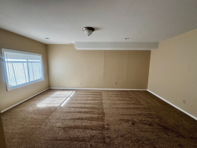 Building Photo - Charming 4 Bedroom close to Patty Jewett Golf Course