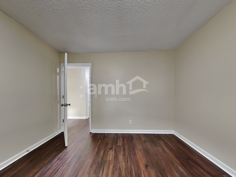 Building Photo - 102 Kathryns Ct