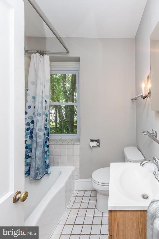 Building Photo - 337 Righters Mill Rd