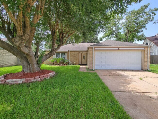Building Photo - BEAUTIFUL 3 BEDROOM 2 BATH UPDATED HOME WI...