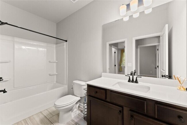 Building Photo - 4656 Silver Oak Dr SW