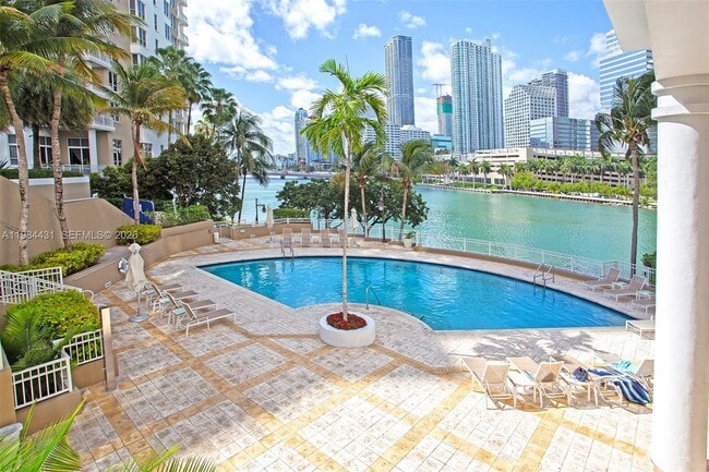 Building Photo - 801 Brickell Key Blvd