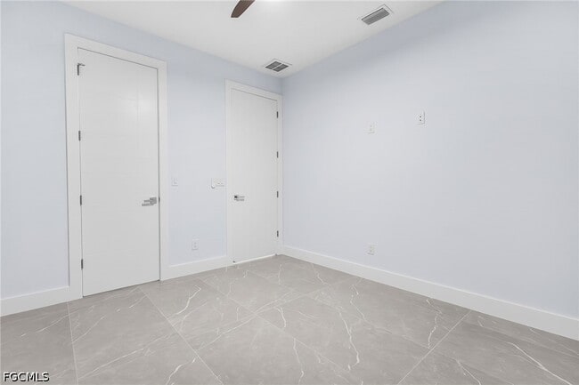 Building Photo - 142 SW 33rd Pl