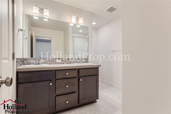 Building Photo - Beautiful 4-Bedroom Home with A/C, Private Yard & Easy Transit Access