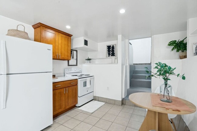 Building Photo - EPIC REA - Great Renovated ( all appliance...
